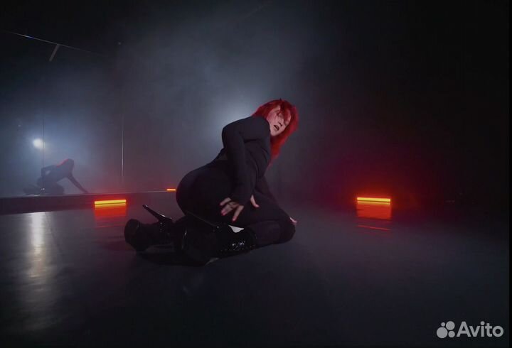 Тренер по стрип-пластике