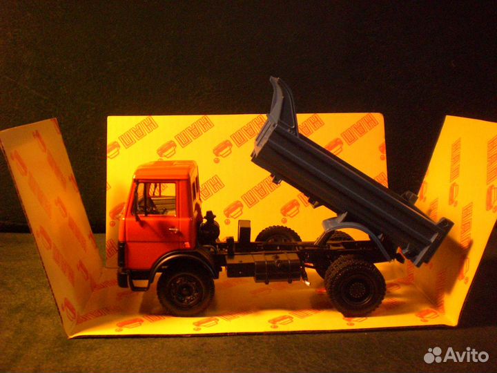Модель автомобиля маз-5551, новая