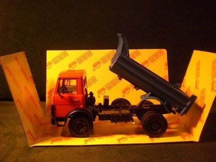 Модель автомобиля маз-5551, новая