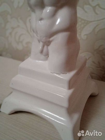 Антикварная статуэтка. Фарфор