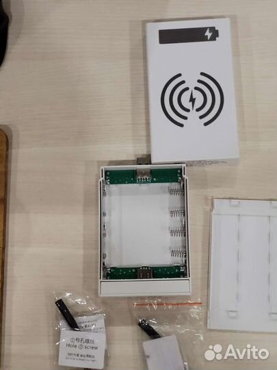 Повербанк с беспроводной зарядкой