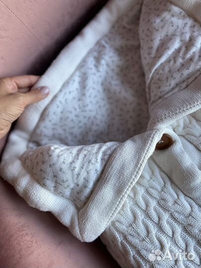 Конверт Loom Knits с отверстиями для автокресла