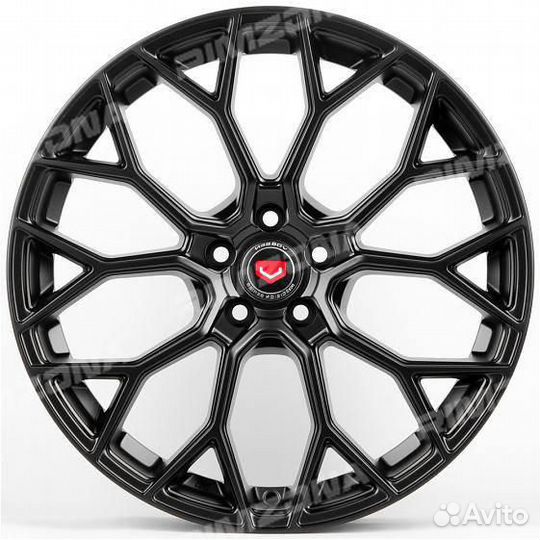 Литой диск в стиле vossen R18 5x120