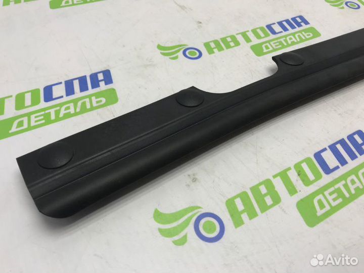 Уплотнитель крышки багажника задний Mazda Cx-30