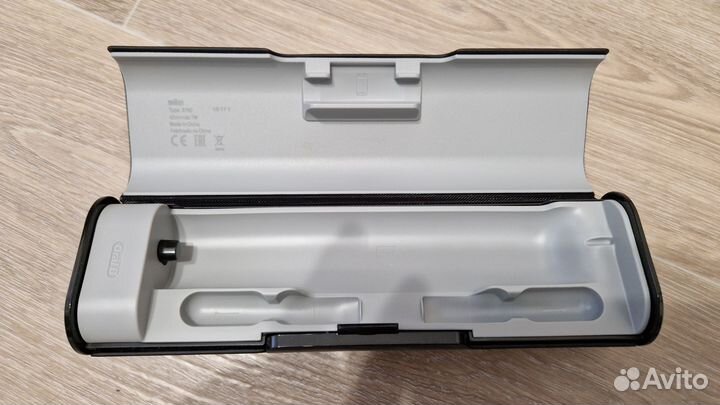 Зарядный футляр Oral B