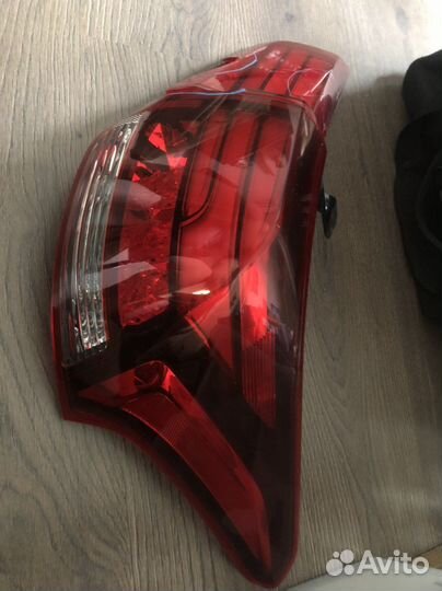 Фонари задние правые Mitsubishi Outlander