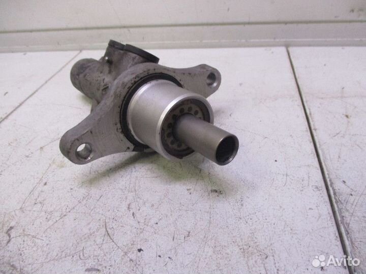 Цилиндр тормозной главный Skoda Octavia 1 Tour 1U2