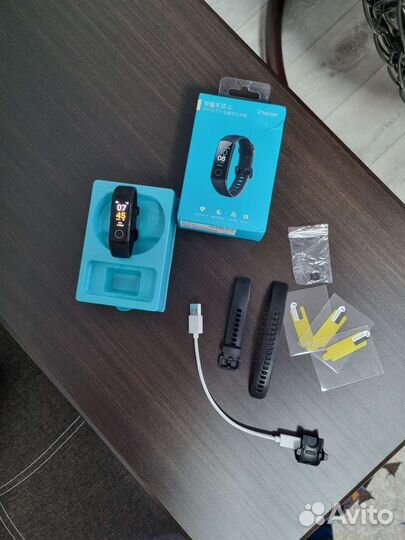 Фитнес браслет honor band 4