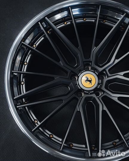 Кованые диски GT Forged R23 на Lamborghini Urus