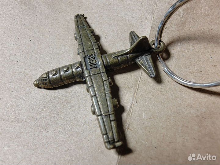 Брелок в виде самолёта AC-130 с логотипом pubg