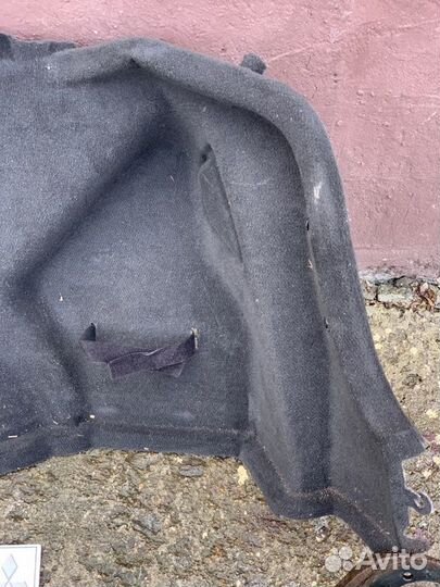 Обшивка багажника задняя правая Toyota Avensis 3