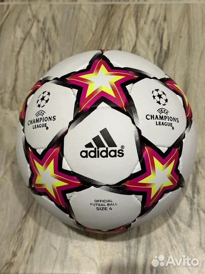Футбольный мяч adidas для футзала, размер 4