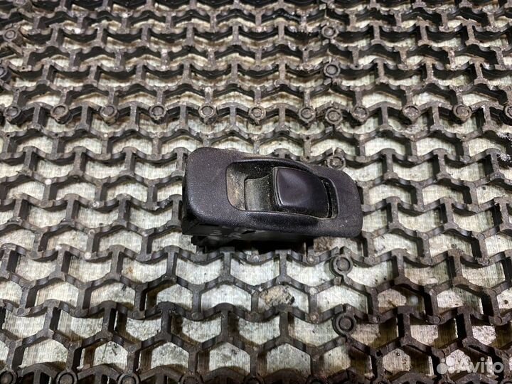 Кнопка стеклоподъемника задняя левая Спейс Стар