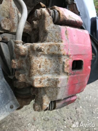 Суппорт передний левый Mitsubishi Galant 8 2.4i