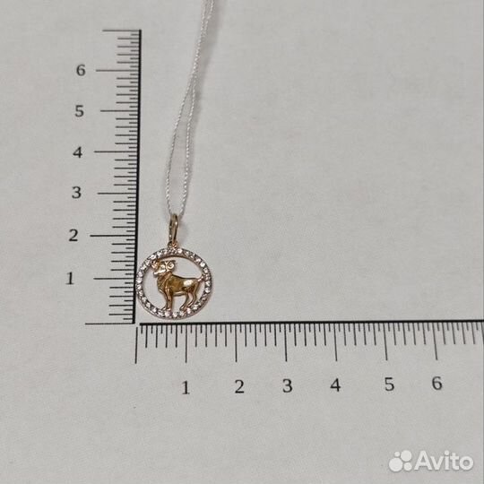 Золотая подвеска с камнем