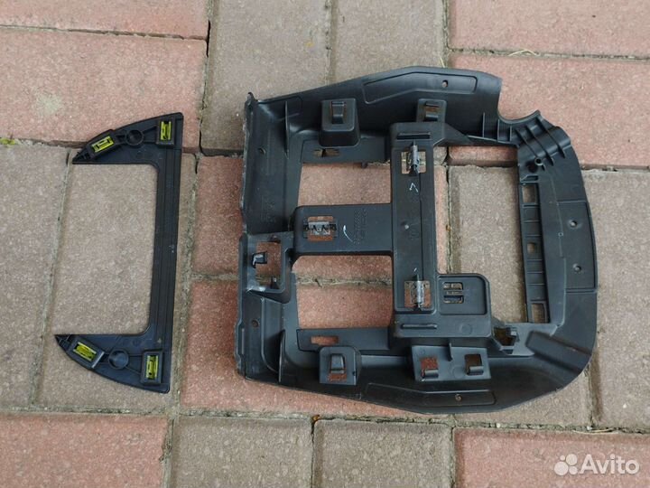 Кронштейн плафона Citroen C4 B7 седан