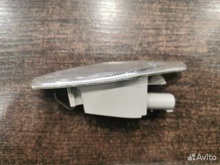 Повторитель поворота передний правый Bmw X5 E70