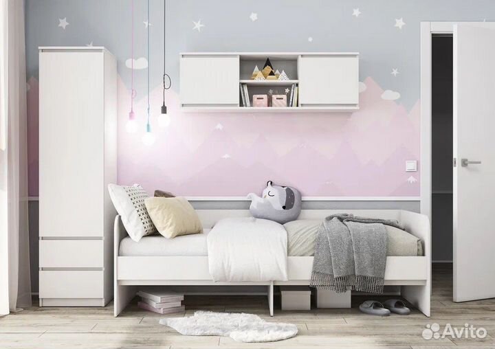 Полка навесная белая