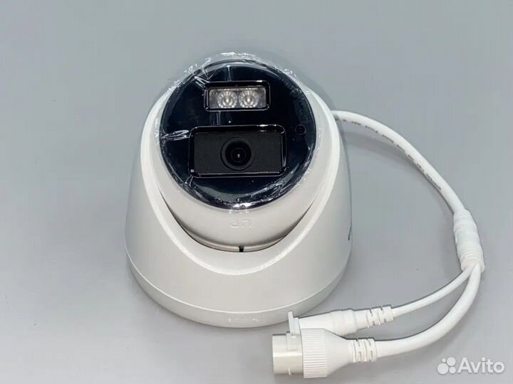 Ip камера видеонаблюдения 4MP HiWatch с микрофоном