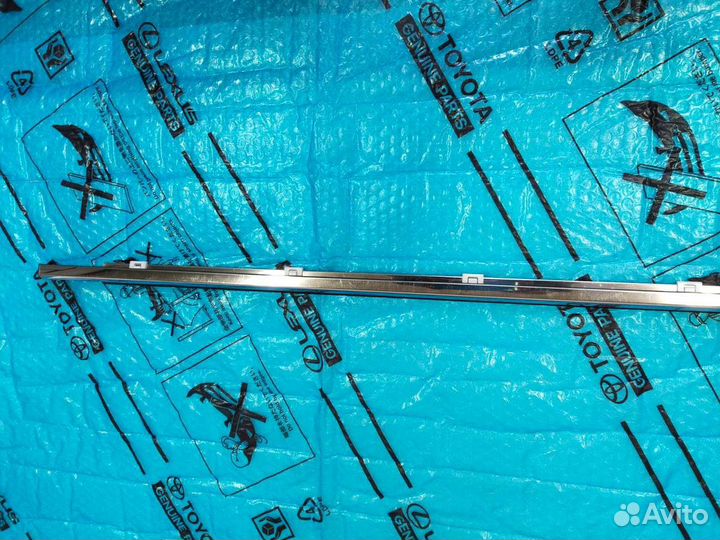 Молдинг стекла Lexus Rx (3) задний правый нижний