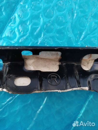 Кронштейн панели Лексус Rx (3) правый NEW 09-15
