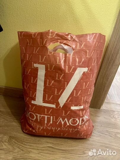 Пакет с медицинскими халатами