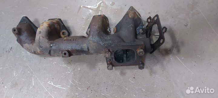 Коллектор выпускной на Nissan Serena c23