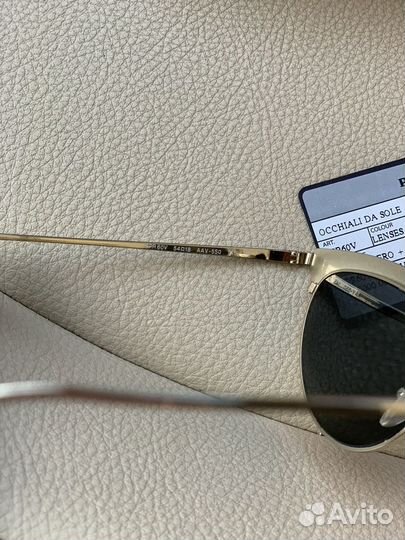 Солнцезащитные очки женские prada