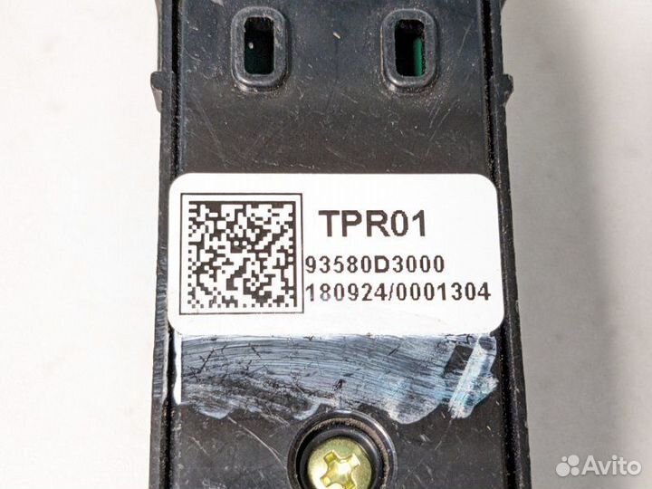 Кнопка стеклоподъемника задняя левая Hyundai