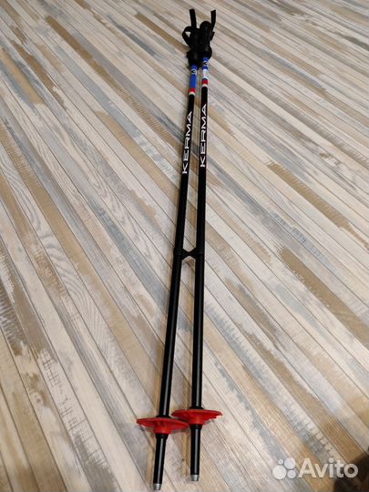 Горные ботинки и палки (лыжи проданы)