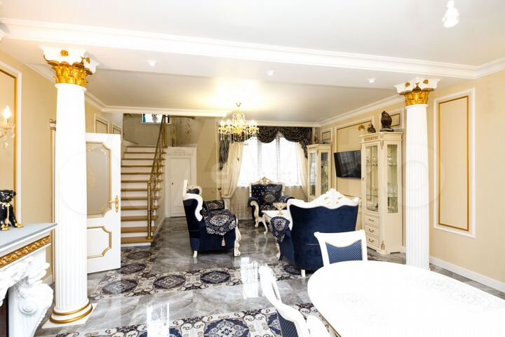 Дом 272,2 м² на участке 7,3 сот.