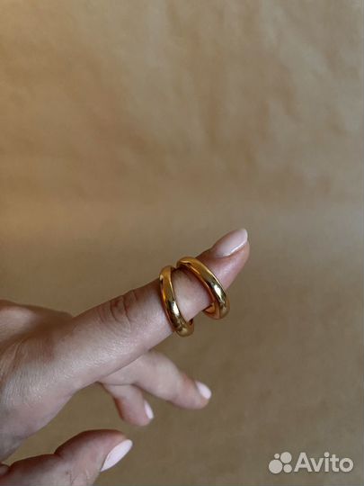Кольцо золотого цвета