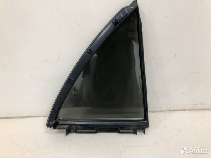 Стекло двери задней левой форточка Toyota Corolla