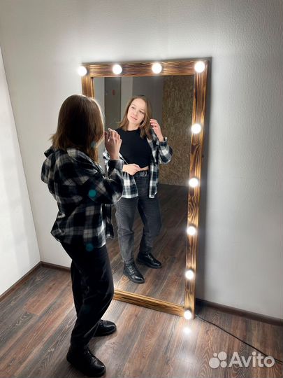 Зеркало с лампочками