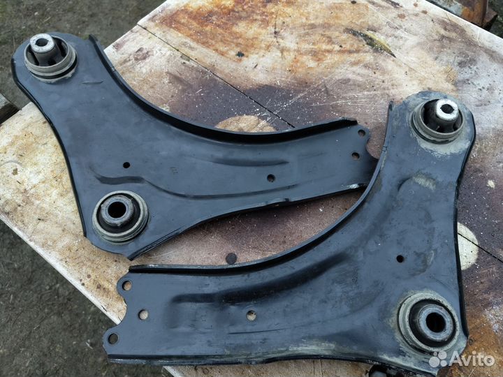 Передний рычаг Рено меган