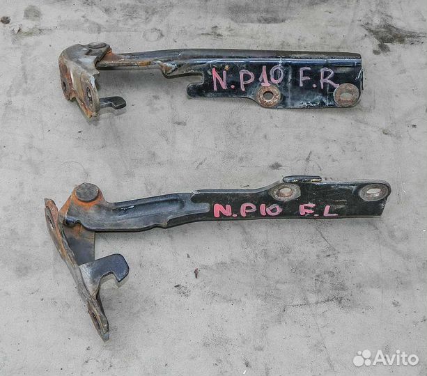 Петля капота Nissan Primera P10