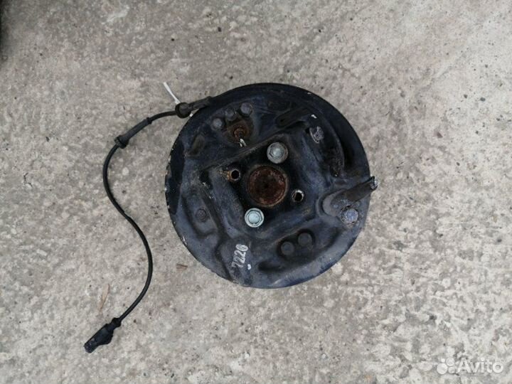 Ступица задняя левая Nissan March K12 CR12