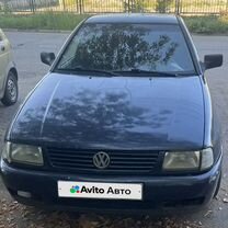 Volkswagen Polo 1.6 MT, 1998, битый, 150 000 км, с пробегом, цена 120 000 руб.