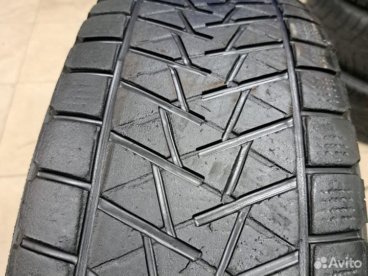 Bridgestone Blizzak DM-V2 215/70 R16 100S