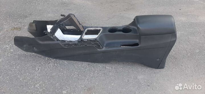 Kia Ceed 2 центральная консоль с подлокотником