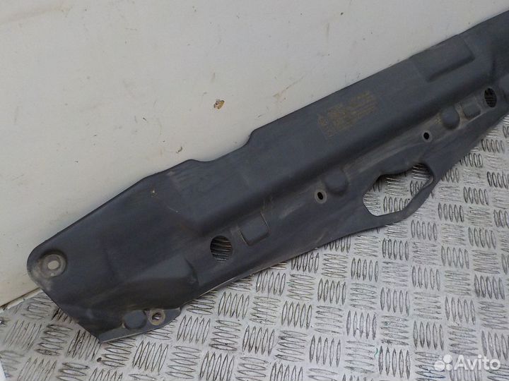 Кожух замка капота Toyota Corolla 2001-2006