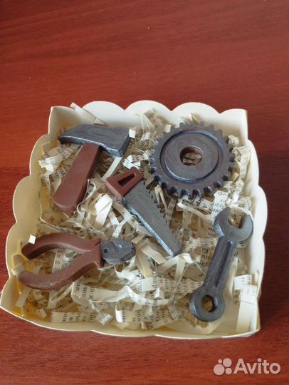 Шоколадные сигары, шахматы. Подарки для мужчин