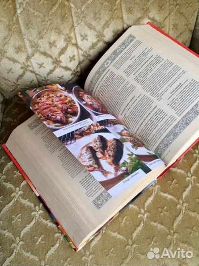 Огромная золотая кулинарная книга можно на подарок