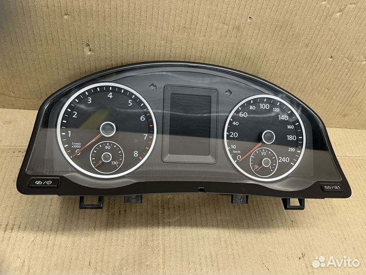 Щиток приборов 5N0920873 Фольцваген Тигуан 1