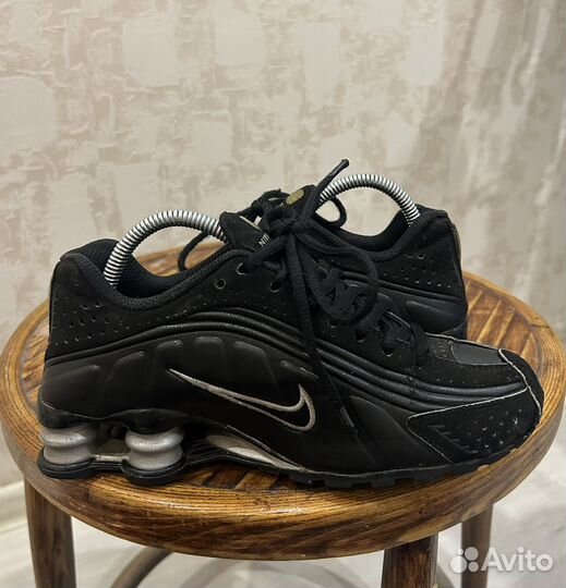 Nike Shox R4