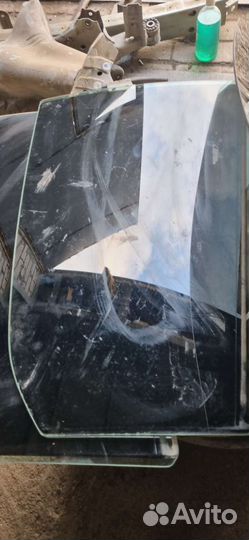 Стекло двери Toyota Mark X