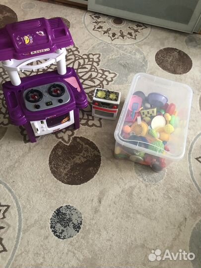 Детская кухня и игрушки