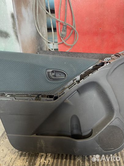 Дверь, стекла переднии правые toyota Vitz