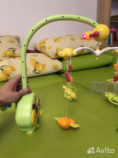 Музыкальный мобиль на кроватку