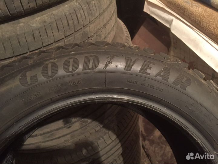 Goodyear Ultragrip Ice Arctic 215/55 R17